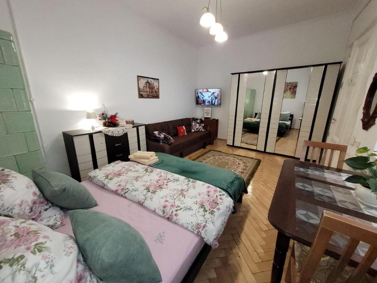 Central Apartment On Rynok Square Львов Экстерьер фото