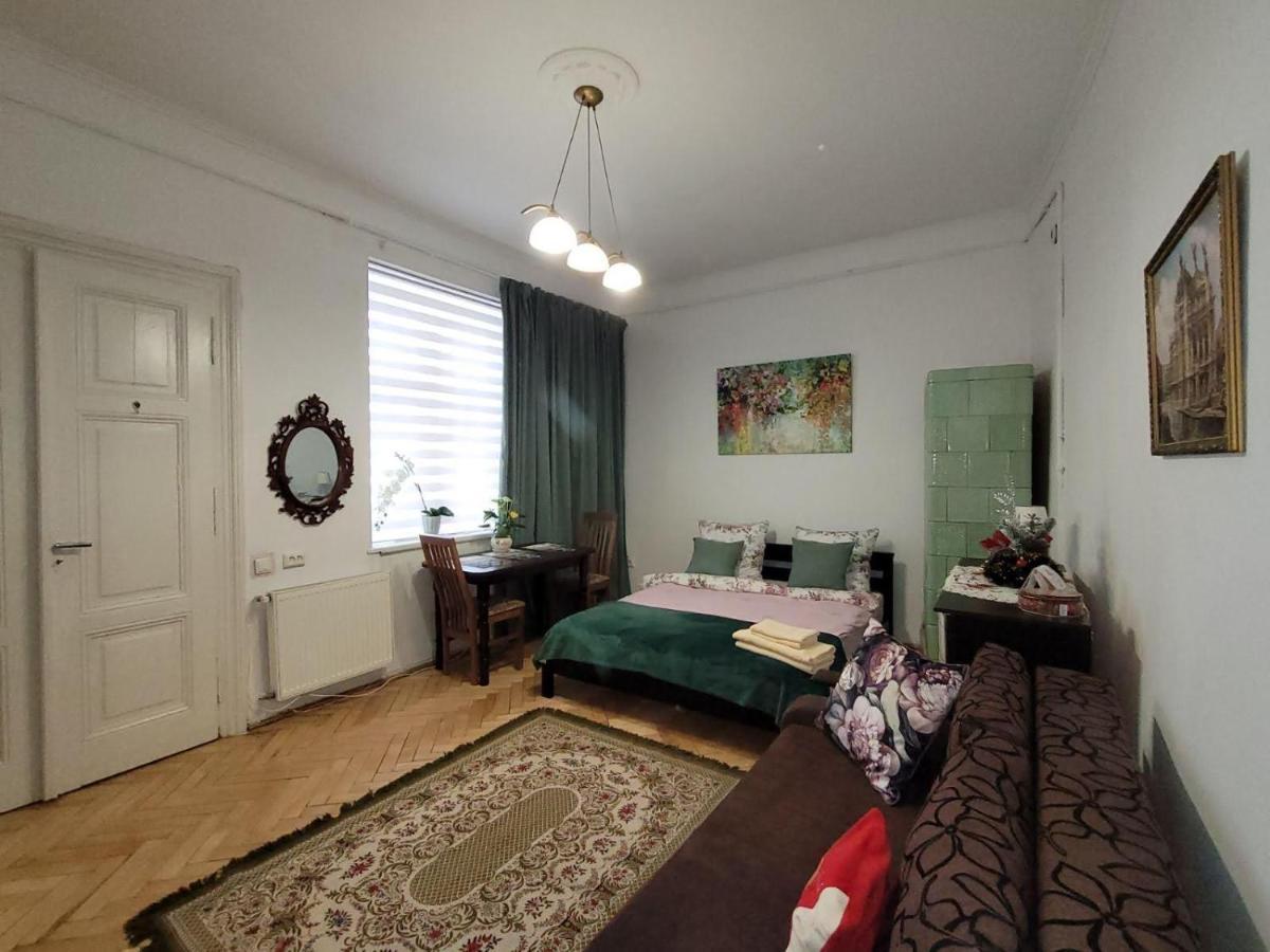 Central Apartment On Rynok Square Львов Экстерьер фото