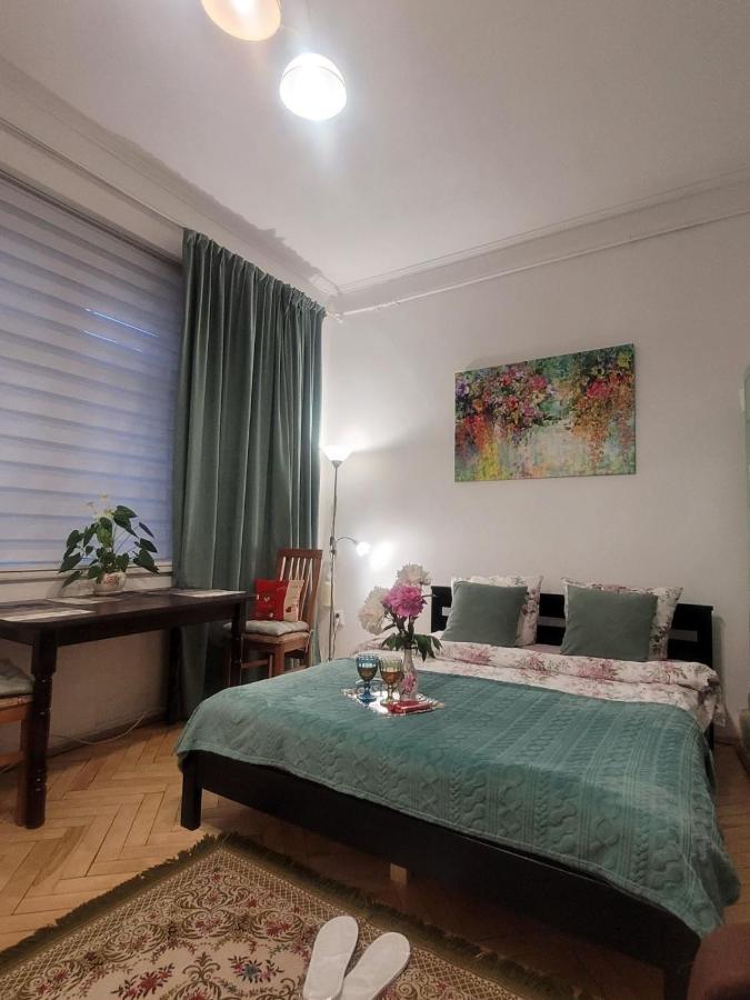 Central Apartment On Rynok Square Львов Экстерьер фото
